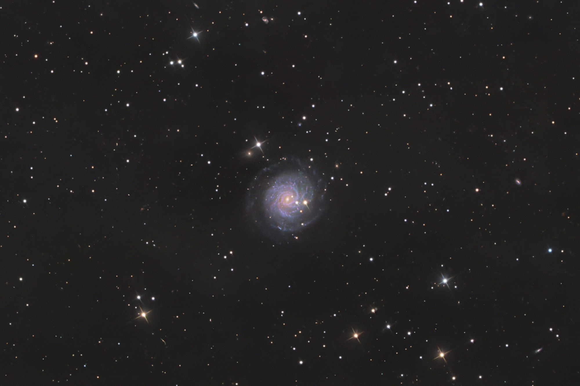 NGC 3344 ist eine Balken-Spiralgalaxie mit ausgedehnten Sternentstehungsgebieten im Sternbild Kleiner Löwe am Nordsternhimmel.